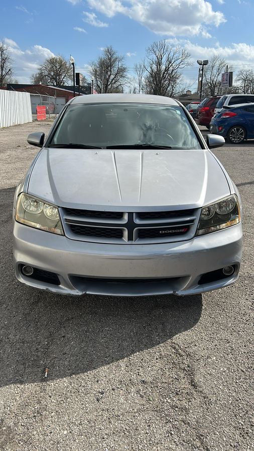 2014 Dodge Avenger SXT photo 2