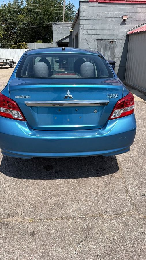 2017 Mitsubishi Mirage G4 photo 2