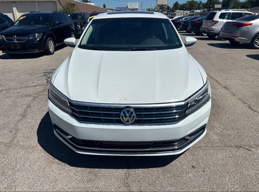 2018 Volkswagen Passat SE photo 2